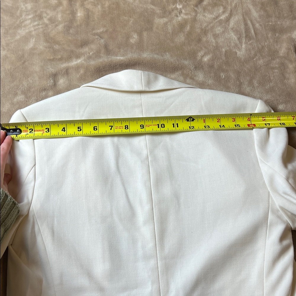 H&M Classic Fitted White Collared Open Blazer with Ruched Sleeves - Size XXS - Picture 11 of 11
